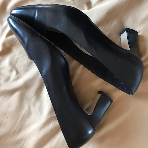 Black heels - Picture 2 of 4